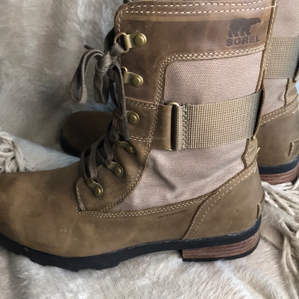 Sorel Major Carly lace up boot with side zipper size 9.5